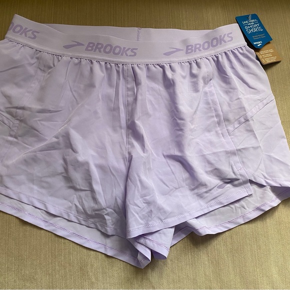 Brooks 3” women’s Chaser Shorts violet dash size large NWT - Picture 3 of 9